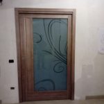 Porta laminatino scorrevole con vetro sagomato